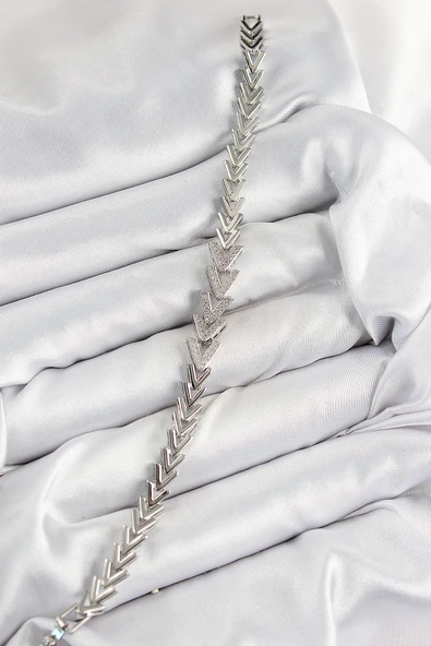 Pirinç Zirkon Taşlı Sıralı Ok Model Gümüş Renk Kadın Bileklik - EBJ250726W36828 - Resim 2