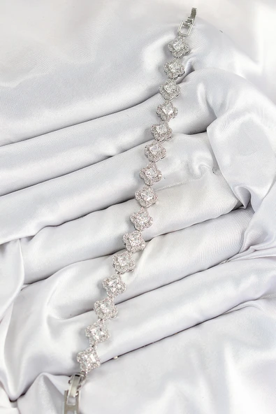 Pirinç Zirkon Taşlı Yonca Baget Model Gümüş Renk VIP Seri Kadın Bileklik - EBJ250726W36777 - Resim 2