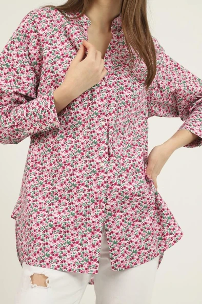 Kırmızı V Yakalı Ve Desenli Gömlek - Resim 3