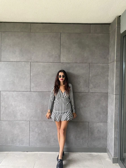 Kadın Uzun Kollu Kruvaze Yaka Kazayağı Mikro Mini Boy Elbise - Resim 4