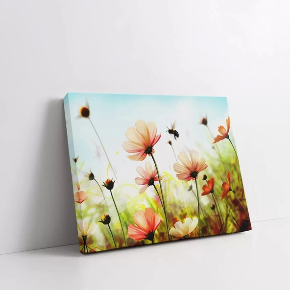 Çiçeklerden Bal Toplayan Arı Kanvas Tablo - Resim 2