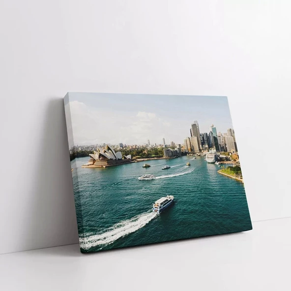 Serin Sular Üzerinde Şehir Kanvas Tablo ürün görseli