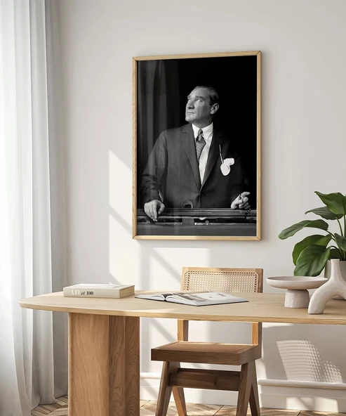 Çerçevesiz Poster Ufka Bakan Lider - Resim 4