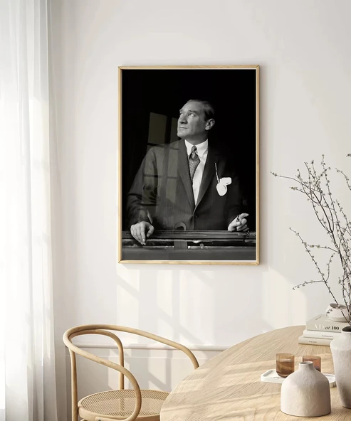 Çerçevesiz Poster Ufka Bakan Lider - Resim 3