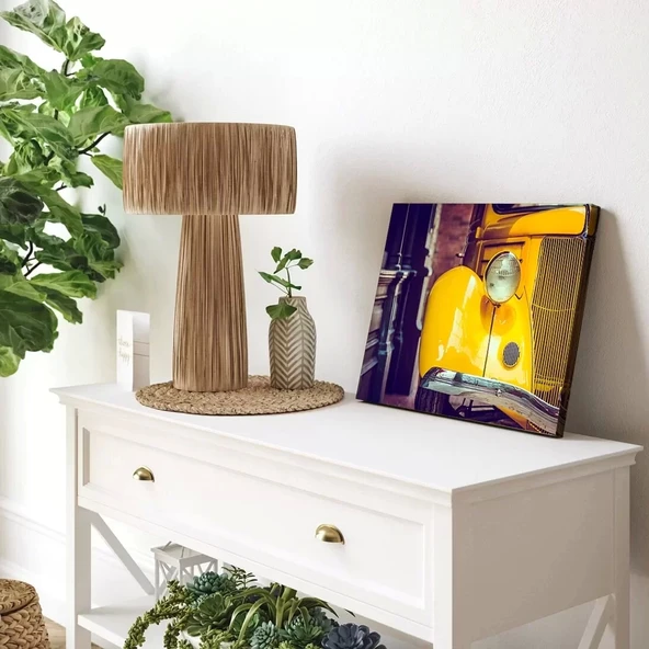 Sarı Araba Detayı Yatay Kanvas Tablo ürün görseli