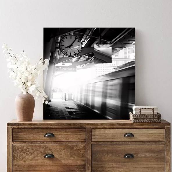 Fütüristik Tren Kare Kanvas Tablo ürün görseli