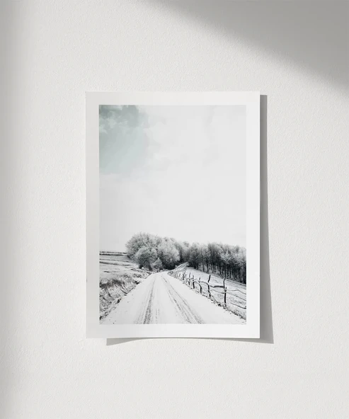 Çerçevesiz Poster Karlar Altında ürün görseli