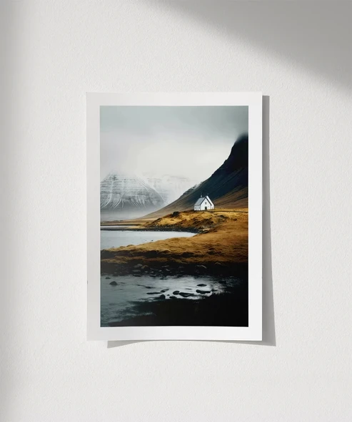 Çerçevesiz Poster Sisli Dağ Evi ürün görseli