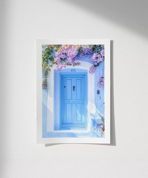 Çerçevesiz Poster Çiçeklerin Ardındaki Kapı ürün görseli