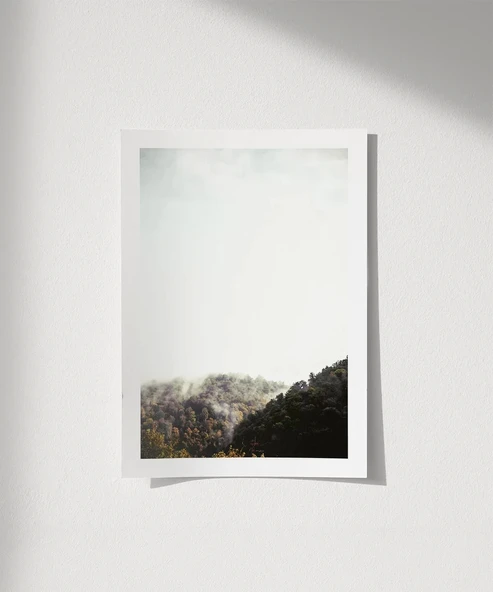 Çerçevesiz Poster Sislerin Ardındaki Orman ürün görseli