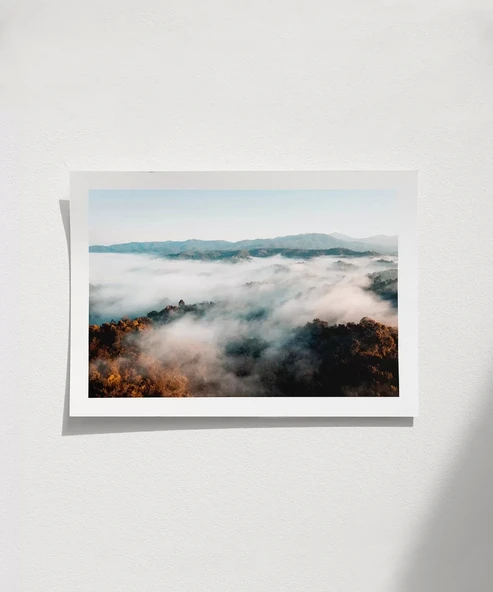 Çerçevesiz Poster Sislerin Ötesinde ürün görseli