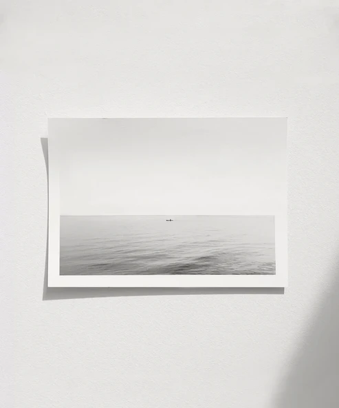 Çerçevesiz Poster Denizin Ortasında ürün görseli