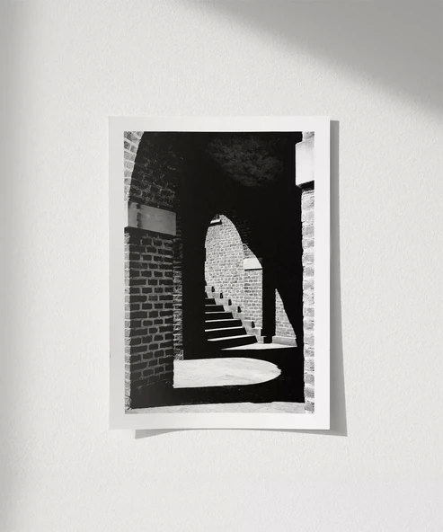 Çerçevesiz Poster Geçmişe Açılan Kapı ürün görseli