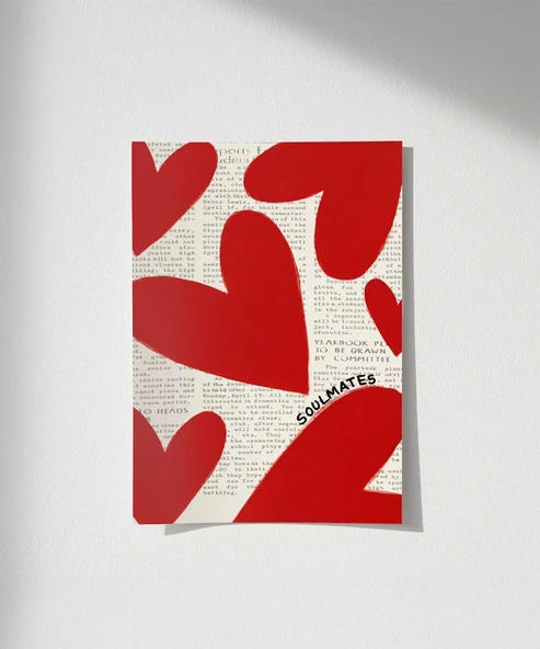 Çerçevesiz Poster Soulmates Gazete Arkaplanlı Kalp Tasarımlı ürün görseli