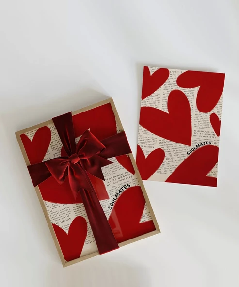 Çerçevesiz Poster Soulmates Gazete Arkaplanlı Kalp Tasarımlı - Resim 2