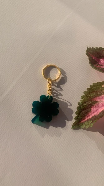 Yeşil Renk Yonca Şekil Gold Aksesuarlı Küçük Anahtarlık El Yapımı Epoksi Hediyelik - 3