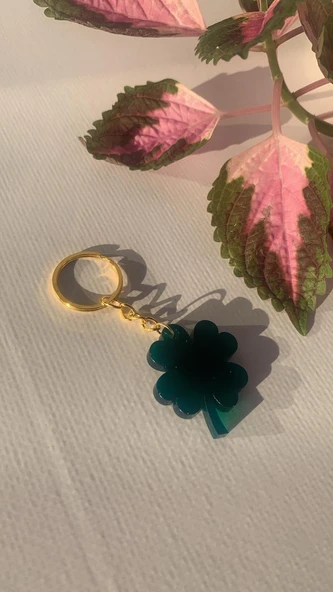 Yeşil Renk Yonca Şekil Gold Aksesuarlı Küçük Anahtarlık El Yapımı Epoksi Hediyelik
