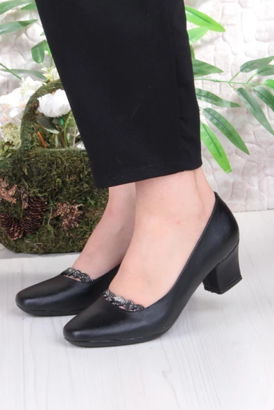 Fort 168689 Nur Taş Detaylı Alçak Topuklu Kadın Ayakkabı ürün görseli