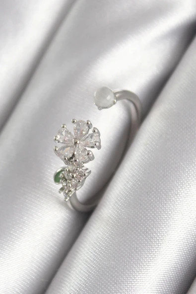 CEYLAN ADAM Pirinç Gümüş Renk Zirkon Taşlı Çiçek Model Kadın Yüzük ürün görseli 1