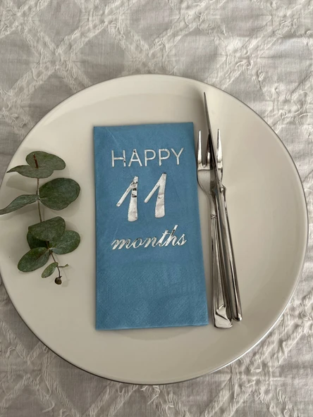 Gümüş Yaldızlı Mavi Happy 11 Yaş Months Garson Katlama Peçete 16 Adet ürün görseli 1