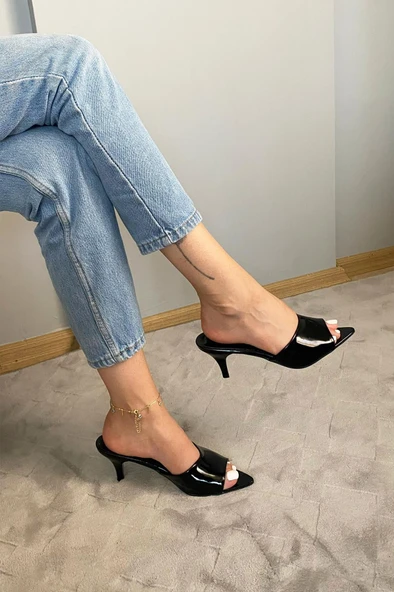 Kadın Moris Siyah Rugan 7 cm  İnce Topuklu Sivri Burun Terlik