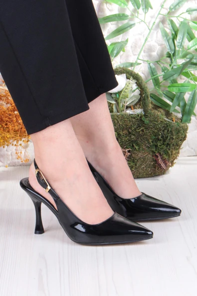 Fort 3670 Uraz Rugan Toka Detaylı Arkası Açık Önü Kapalı Topuklu Kadın Ayakkabı ürün görseli