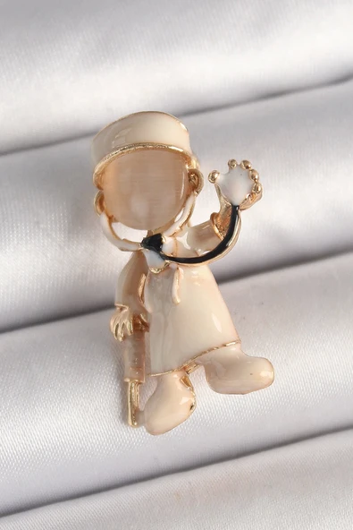 CEYLAN ADAM Pirinç Gold Renk Beyaz Mineli Doktor Model Kadın Broş