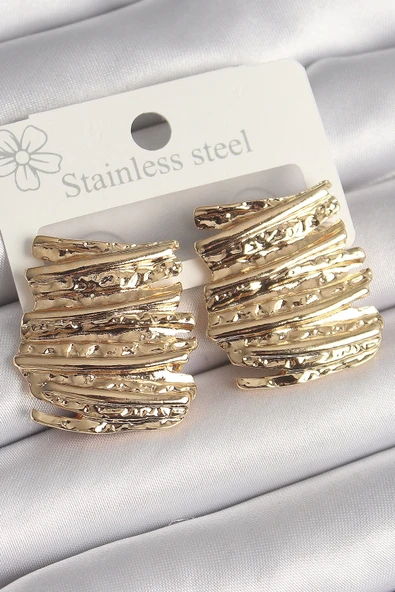 CEYLAN ADAM Pirinç Gold Renk İşlemeli Kare Plaka Model Kadın Küpe