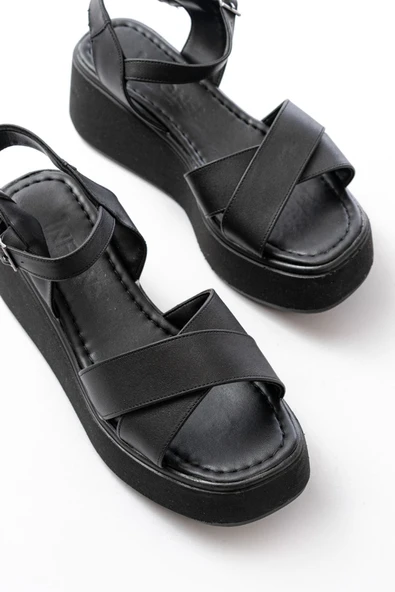 1024 Siyah Dolgu Topuk Çapraz Tokalı Ortopedik Taban Kadın Sandalet - 5