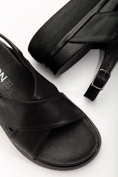 24422-1164 Siyah Dolgu Topuk Kadın Sandalet - 5