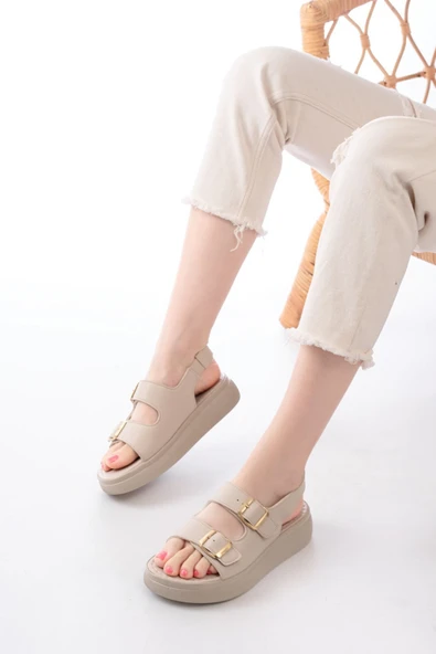 24413-572 Bej Günlük Dolgu Topuk Toka Aksesuarlı Kadın Sandalet - 2