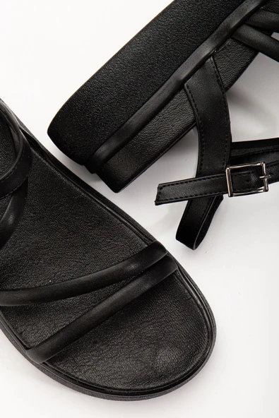 24422-844 Siyah Dolgu Topuk Kadın Sandalet - 5