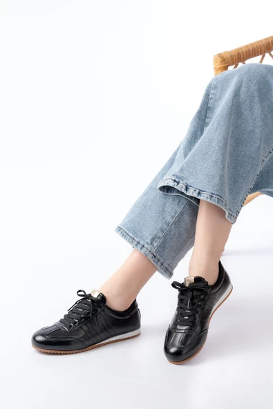 M-1009 Siyah Rugan Bağcıklı Günlük Kadın Spor