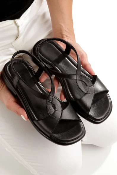 Salesso Siyah Hakiki Deri Hafif Yumuşak Lastikli Günlük Sandalet - Resim 4