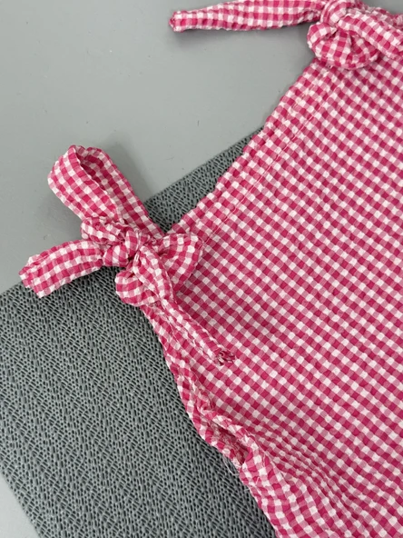 Kareli Desenli Ekose Fırfırlı Omuzdan Bağlamalı Yazlık Elbise Kırmızı + Şapka - Resim 4