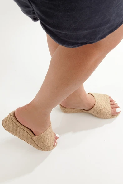 MiniQueen Gerçek Hasır Çok Hafif Dolgu Topuklu Terlik - 3