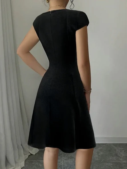 Kadın Kısa Kollu Geometrik Yakalı Janjan Krep Elbise - Resim 7