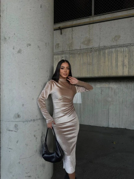 Kadın Uzun Kollu Yarım Balıkçı Yaka Büzgü Detay Kadife Kumaş Elbise - Resim 3