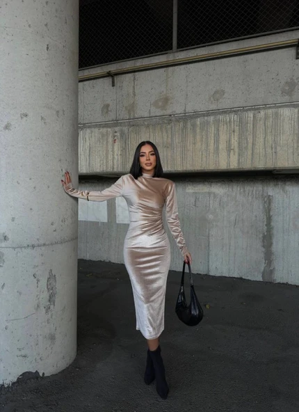 Kadın Uzun Kollu Yarım Balıkçı Yaka Büzgü Detay Kadife Kumaş Elbise - Resim 7