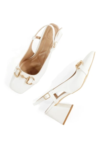 Cenova Beyaz Kalın Topuklu Tokalı Yazlık Sandalet