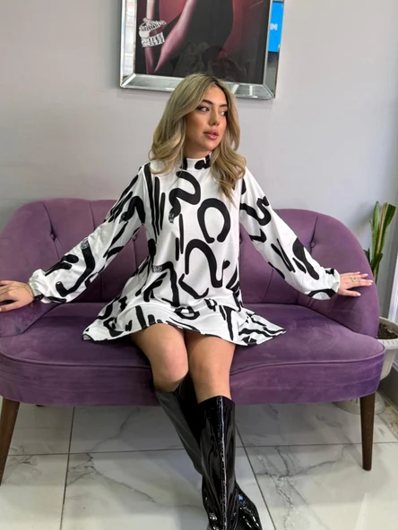 Kadın Uzun Kollu Yarı Balıkçı Yaka Desenli Kısa Dalgıç Elbise ürün görseli