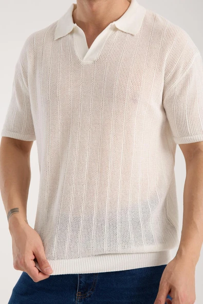 Erkek Polo Yaka Dik Çizgi Dokulu Beyaz Kısa Kollu Triko Tişört ürün görseli