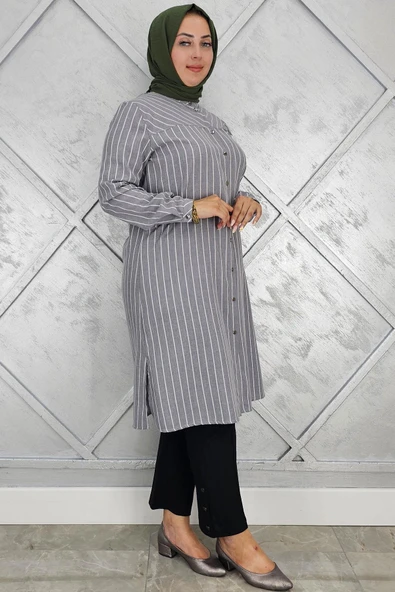 KADIN BROŞLU ÇİZGİLİ KETEN TESETTÜR GÖMLEK ürün görseli