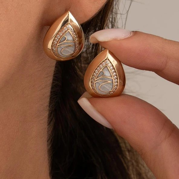 Mavi Mineli Özel Tasarım Damla Model Altın Küpe ürün görseli