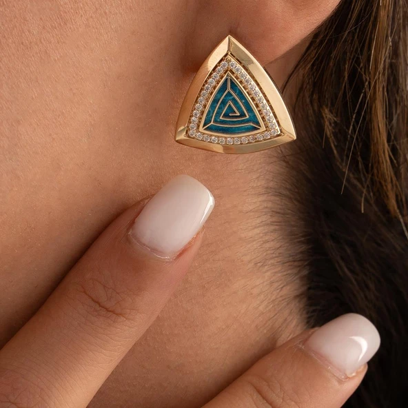 Özel Üçgen Tasarım Mineli Altın Küpe ürün görseli