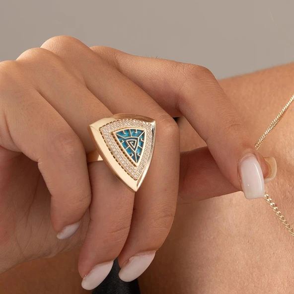 Özel Üçgen Tasarım Altın Yüzük ürün görseli