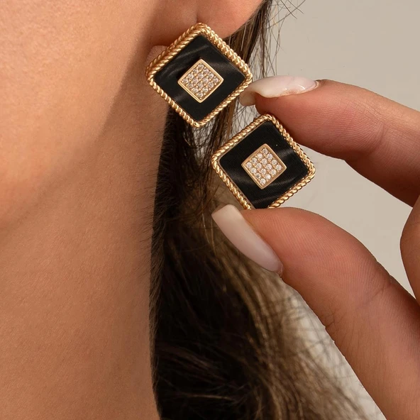 Özel Kare Tasarım Siyah Mineli Altın Küpe ürün görseli