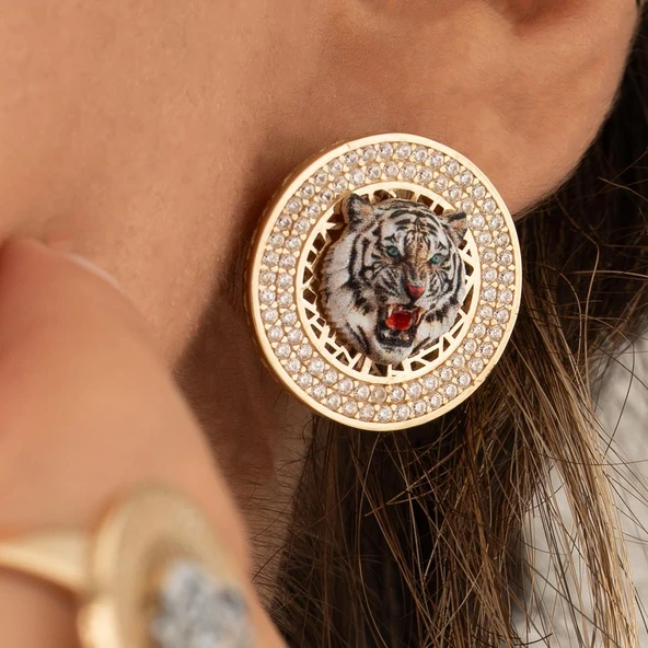 Özel Tasarım Beyaz Kaplan Model Altın Küpe ürün görseli