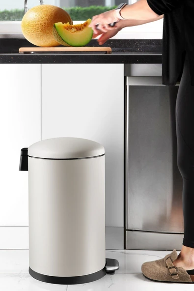 Bombe Kapaklı Çöp Kovası 30 LT Mat Bej - İç Kısım Siyah ürün görseli