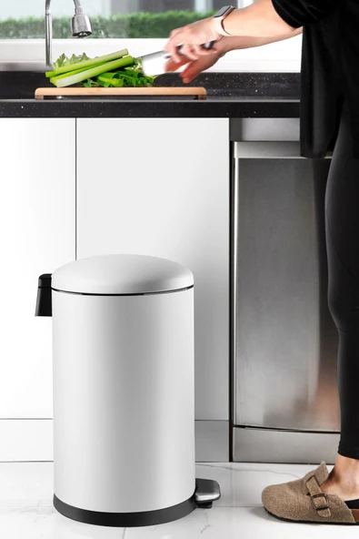 Bombe Kapaklı Çöp Kovası 30 LT Mat Beyaz - İç Kısım Siyah ürün görseli